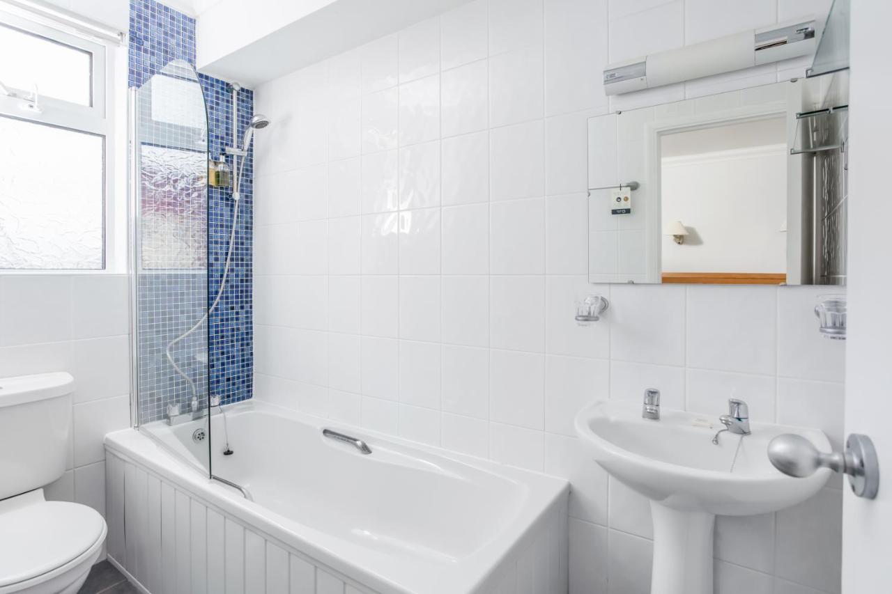 The Kilbirnie Hotel Ньюкі Номер фото